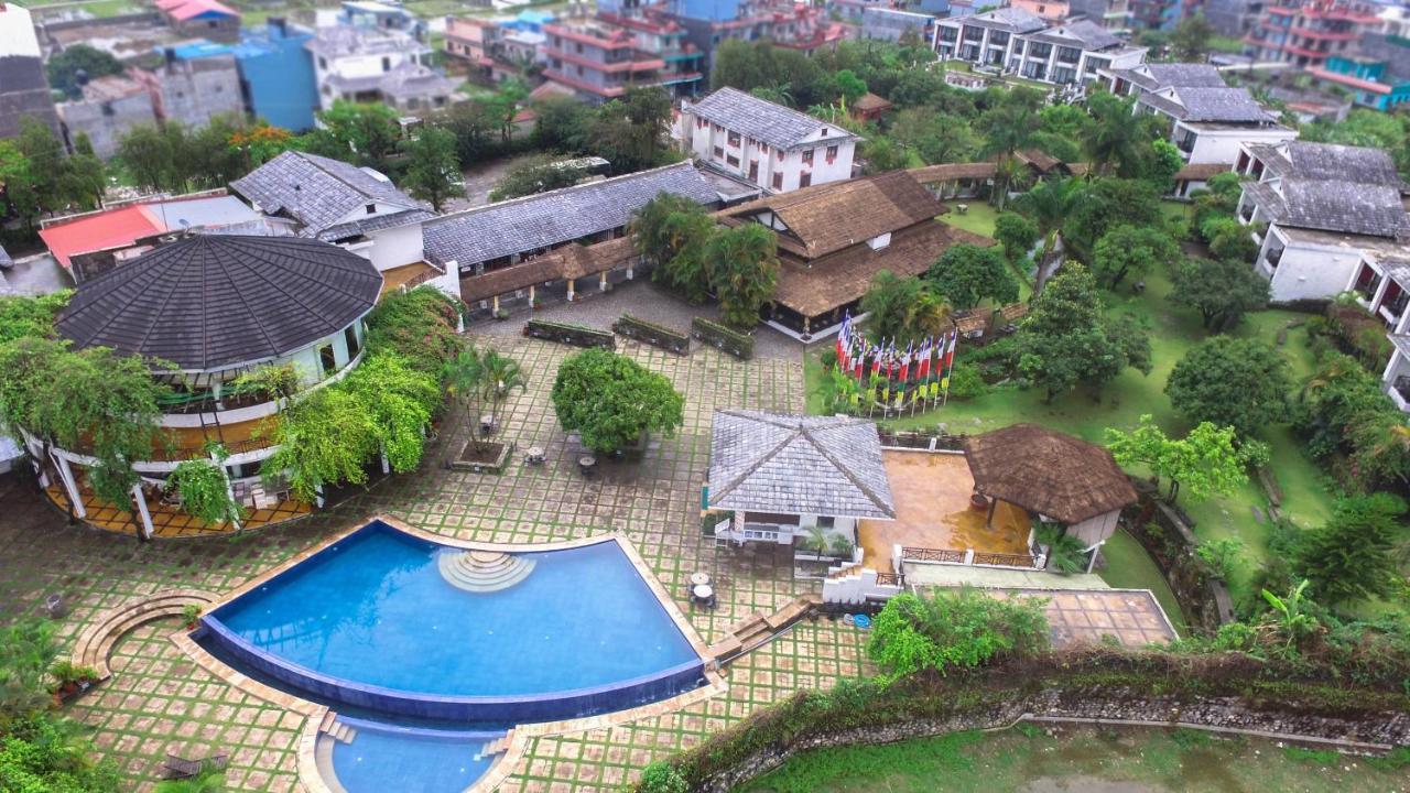 Shangri-La Village Resort, Похара Екстериор снимка