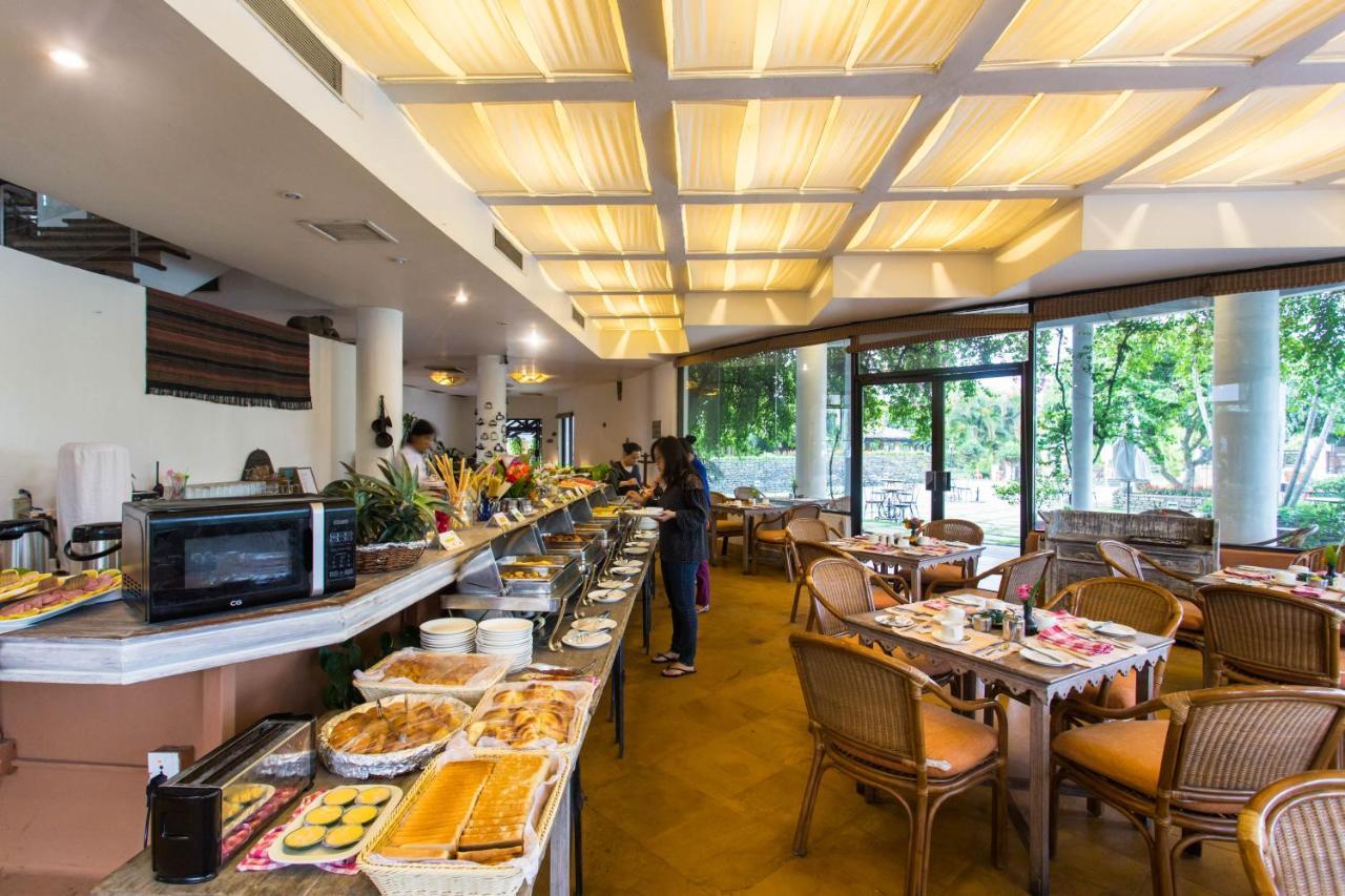 Shangri-La Village Resort, Похара Екстериор снимка