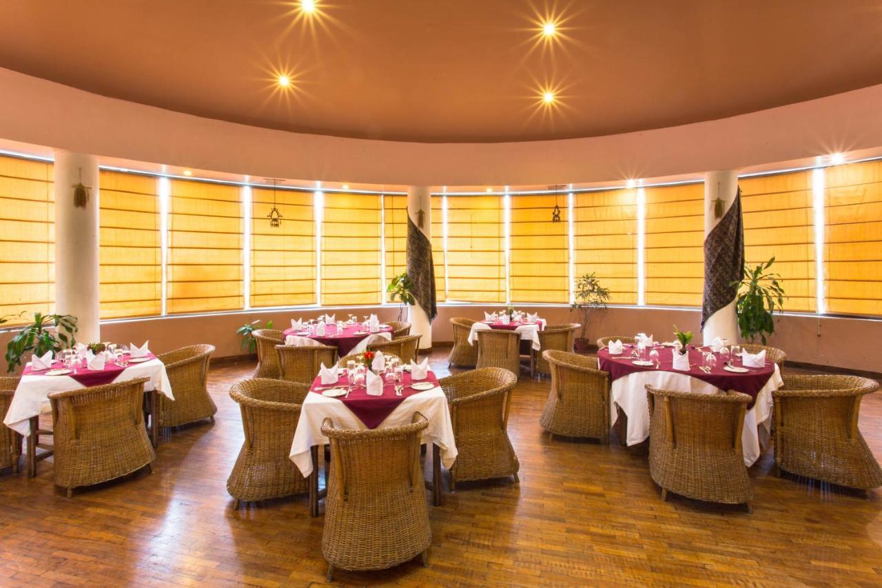 Shangri-La Village Resort, Похара Екстериор снимка
