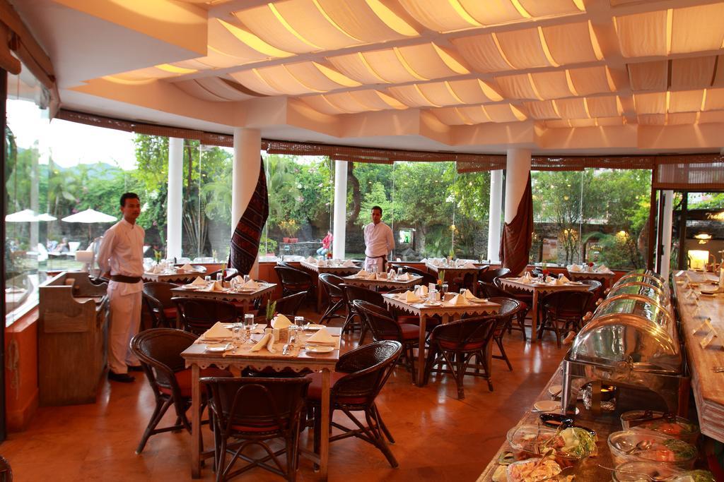 Shangri-La Village Resort, Похара Екстериор снимка