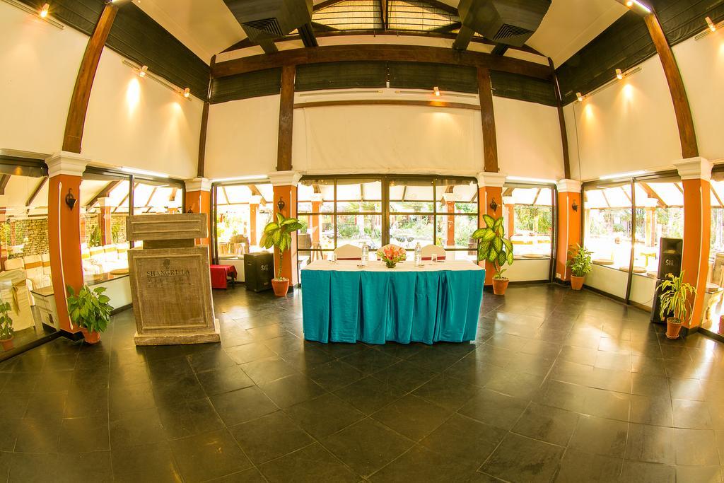 Shangri-La Village Resort, Похара Екстериор снимка