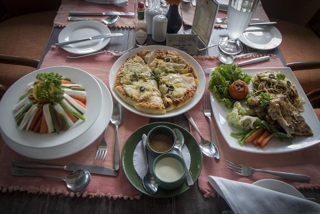 Shangri-La Village Resort, Похара Екстериор снимка