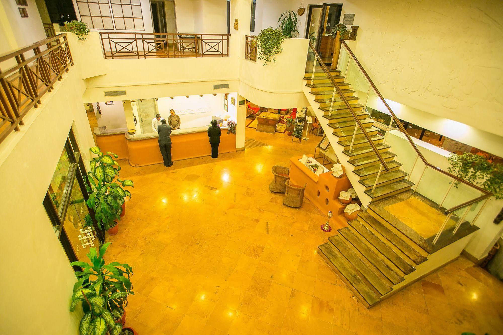 Shangri-La Village Resort, Похара Екстериор снимка