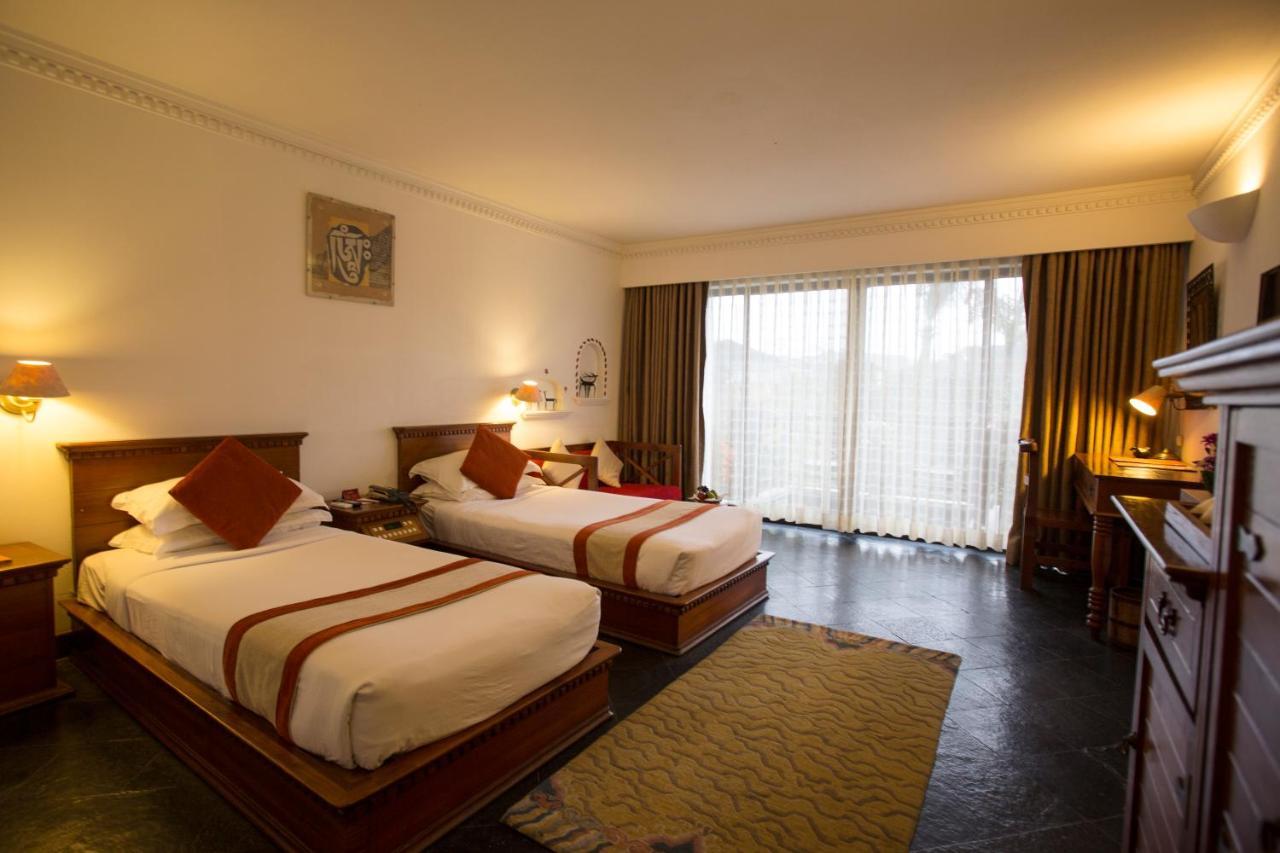 Shangri-La Village Resort, Похара Екстериор снимка
